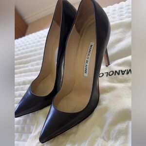 Manolo Blahnik BB CALF Black Calf Leather
Pointed Toe Pumps